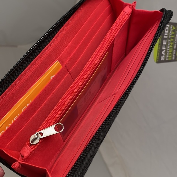 Travelon Wallet Black Safe ID Protection RFID Blocking  Travelon RFID black travel zip around travel wallet